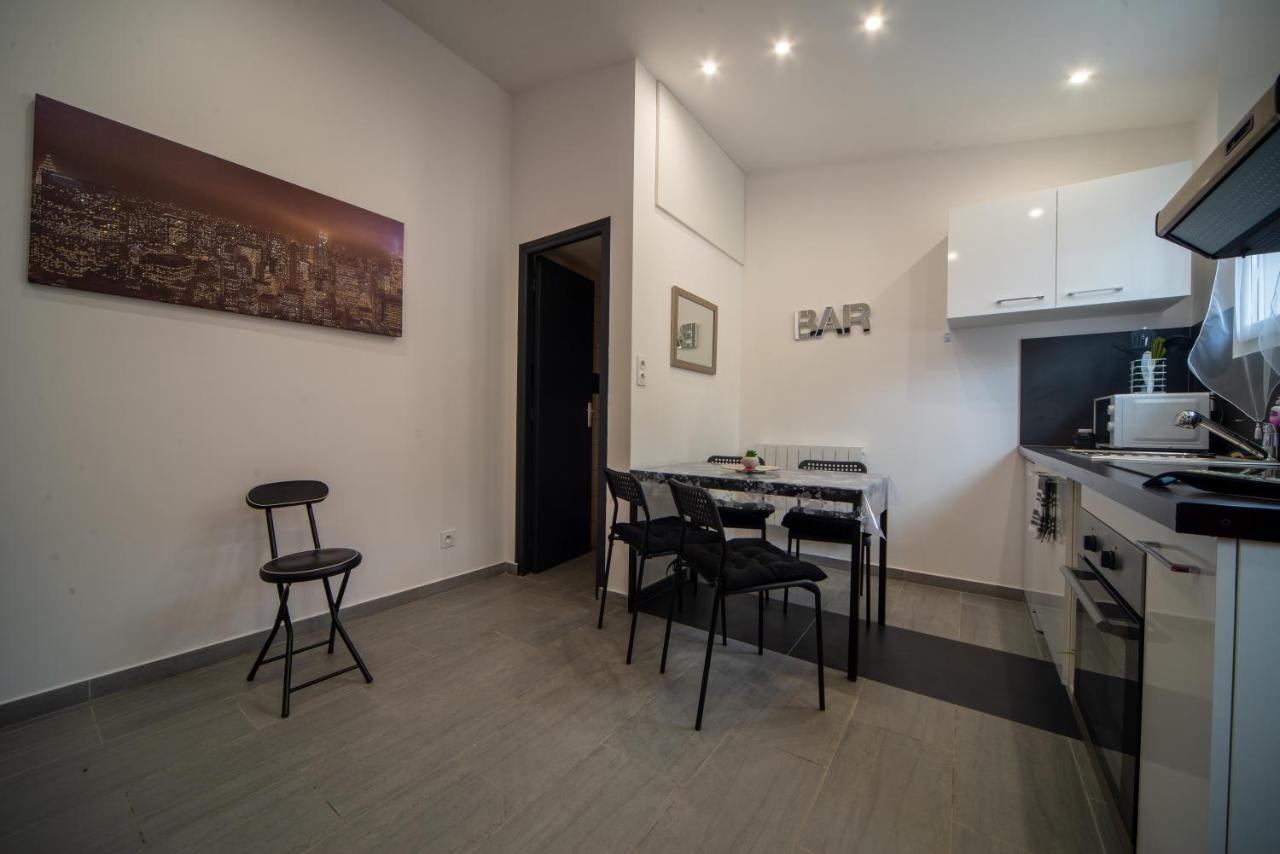 La Serenade - Appartements Confort Avec Terrasse มงเทรย ภายนอก รูปภาพ